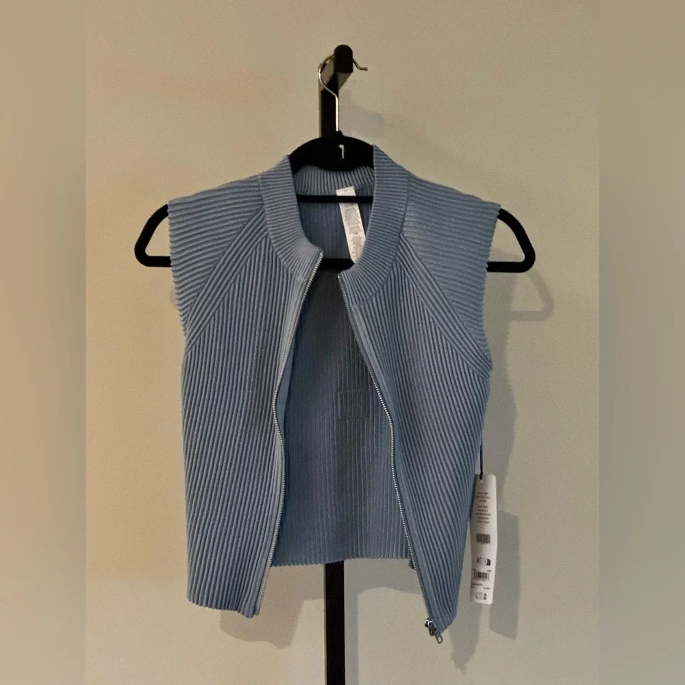 NWT Alo Denim Knit Sleeveless Full Zip Top Vest Celestial Blue - Picture 2 of 5
